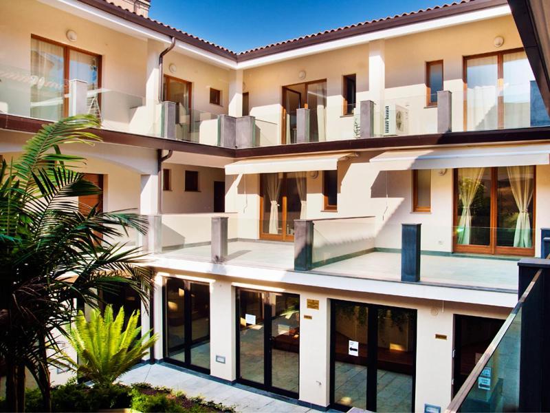 Lux Studio And Apartment Catania Bagian luar foto
